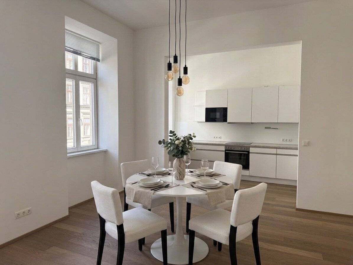 Vollmöblierte 4-Zimmer-Wohnung im Servitenviertel mit Balkon
