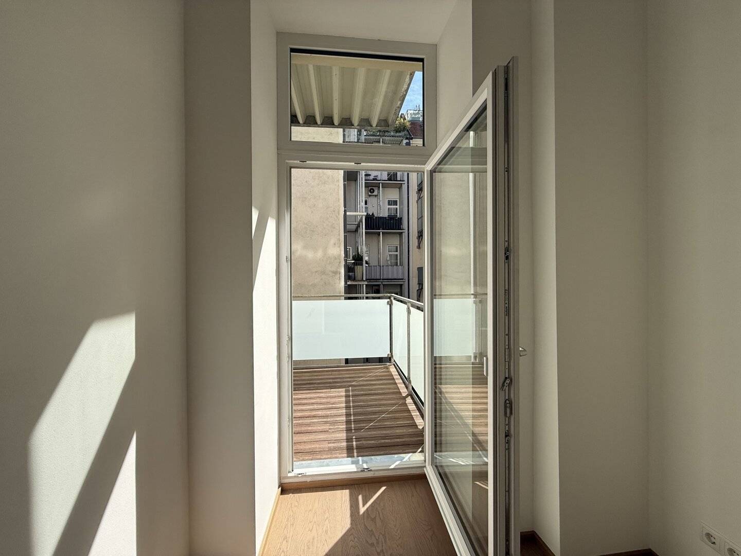 Vollmöblierte 4-Zimmer-Wohnung im Servitenviertel mit Balkon