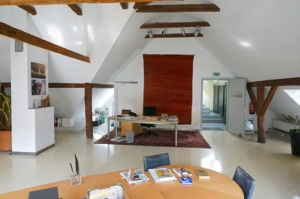 * * Besondere Büroräumlichkeiten (Tonstudio, Büro, Praxis etc.) in Gratwein-Strassengel mit eigenen Parkplätzen! * *