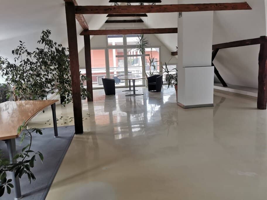 * * Besondere Büroräumlichkeiten (Tonstudio, Büro, Praxis etc.) in Gratwein-Strassengel mit eigenen Parkplätzen! * *