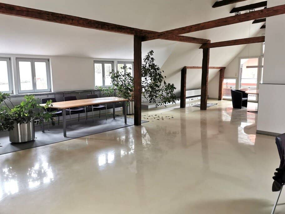 * * Besondere Büroräumlichkeiten (Tonstudio, Büro, Praxis etc.) in Gratwein-Strassengel mit eigenen Parkplätzen! * *