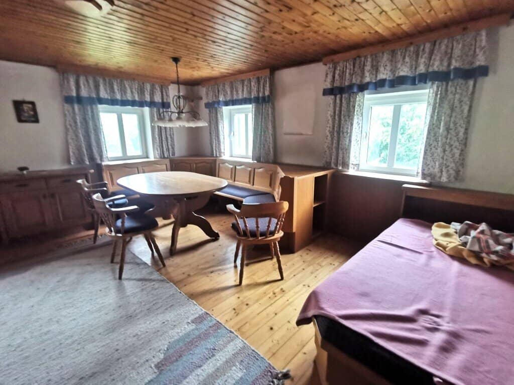 Einfamilienhaus mit Nebengebäuden in ruhiger Sackgassenlage in begehrter Lage am Fuße des Gedersbergs!
