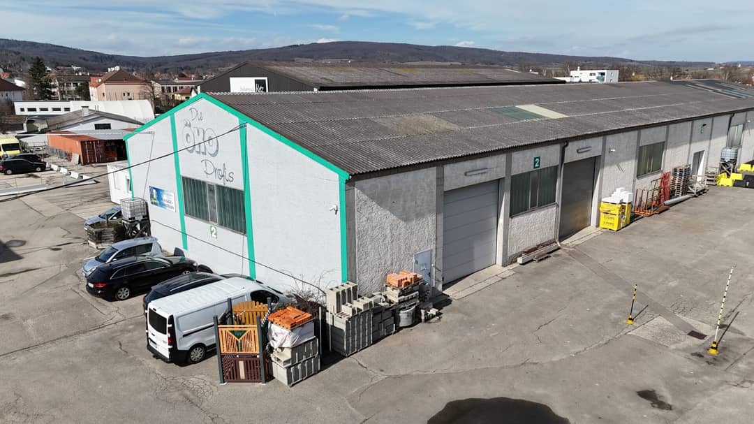 Geräumige Lagerhalle (350m²) mit zwei hohen Einfahrten – vielseitig nutzbar!