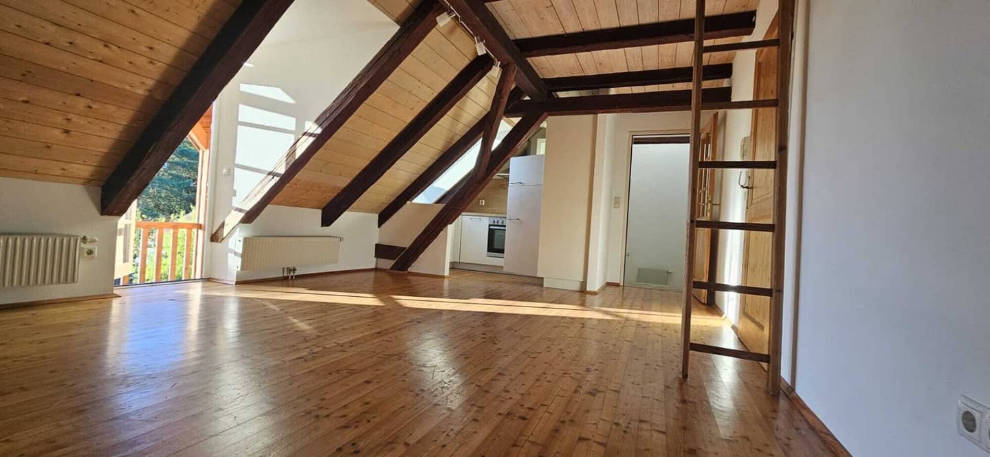 * * Sonnige 3-Zimmer-Wohnung mit großem Balkon und eigenem Carportplatz in idyllischer Lage! * *