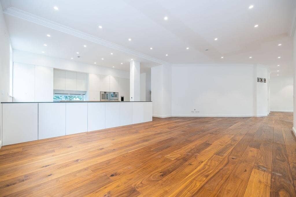 Zeitlose Eleganz trifft moderne Technik - Erstbezug Traumvilla mit Pool und Gartenidylle