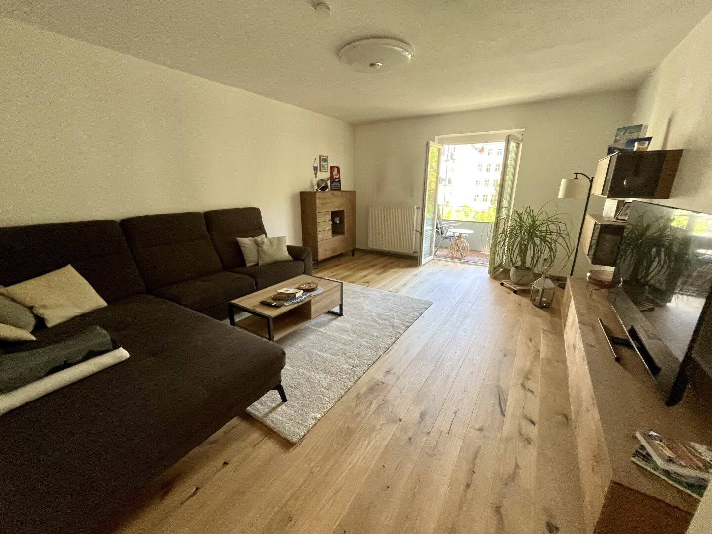 Top-Lage bei Uni & Klinik: Moderne Wohnung mit Lift und sonnigem Panorama-Balkon