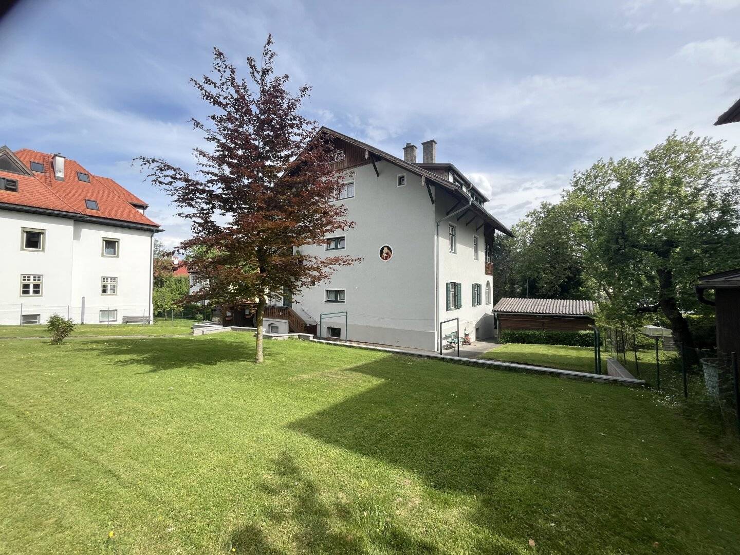 Höttinger Garten-Oase: Exklusives Mehrfamilienhaus mit Privatgärten & Panoramablick