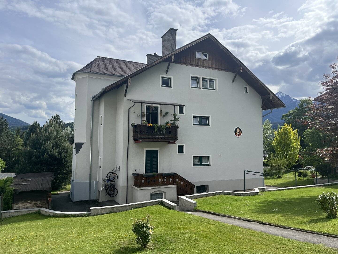 Höttinger Garten-Oase: Exklusives Mehrfamilienhaus mit Privatgärten & Panoramablick