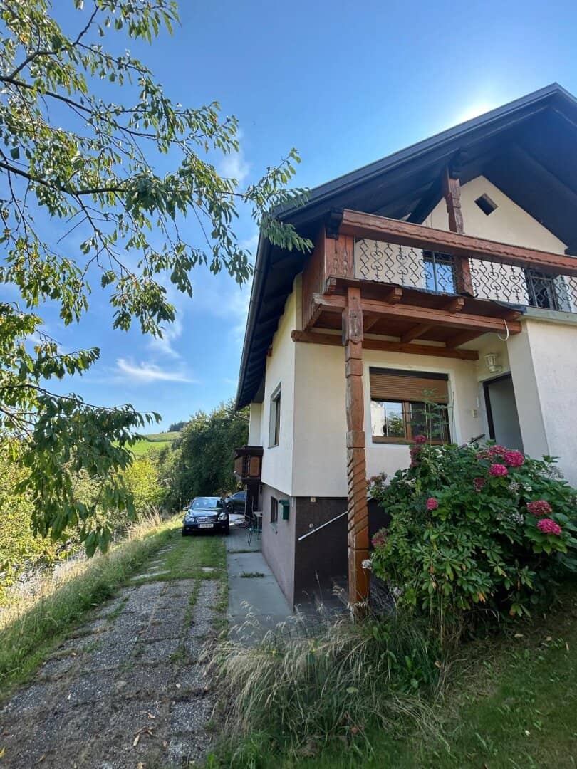 Zweifamilienhaus in Griffen mit Panoramablick