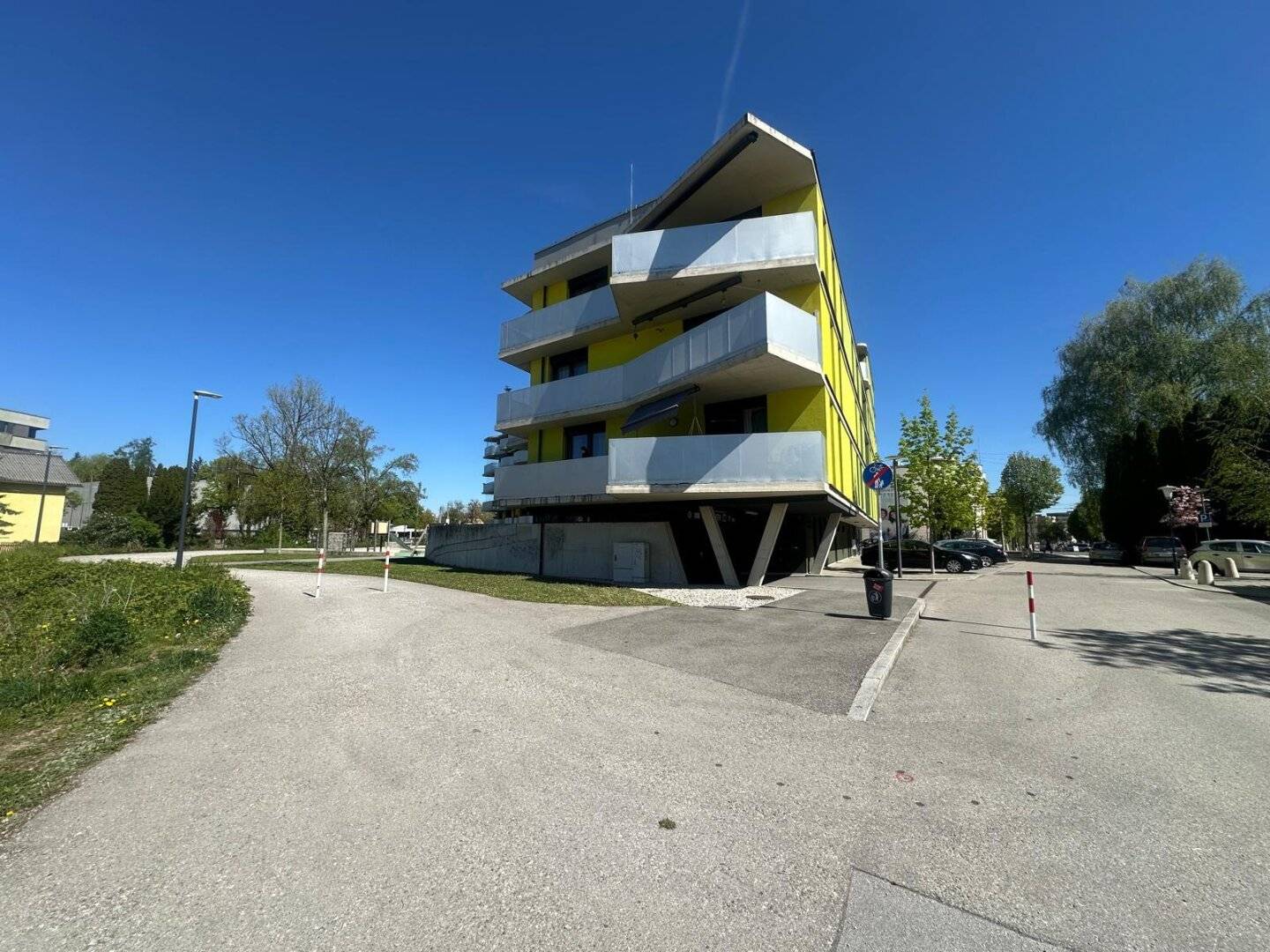 Seltene Gelegenheit: möblierte Wohnung in Toplage mit Balkon & Tiefgarage