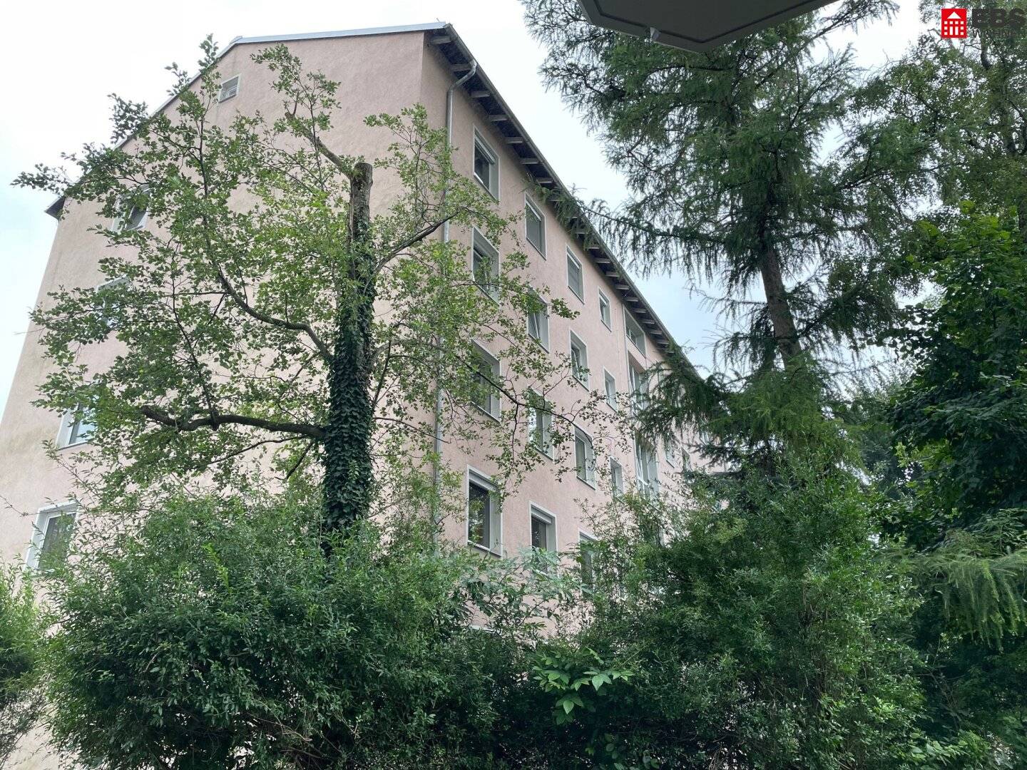 Möblierte Bürofläche (Umnutzung auf Wohnung möglich) im Erdgeschoss – zentral mitten in Salzburg