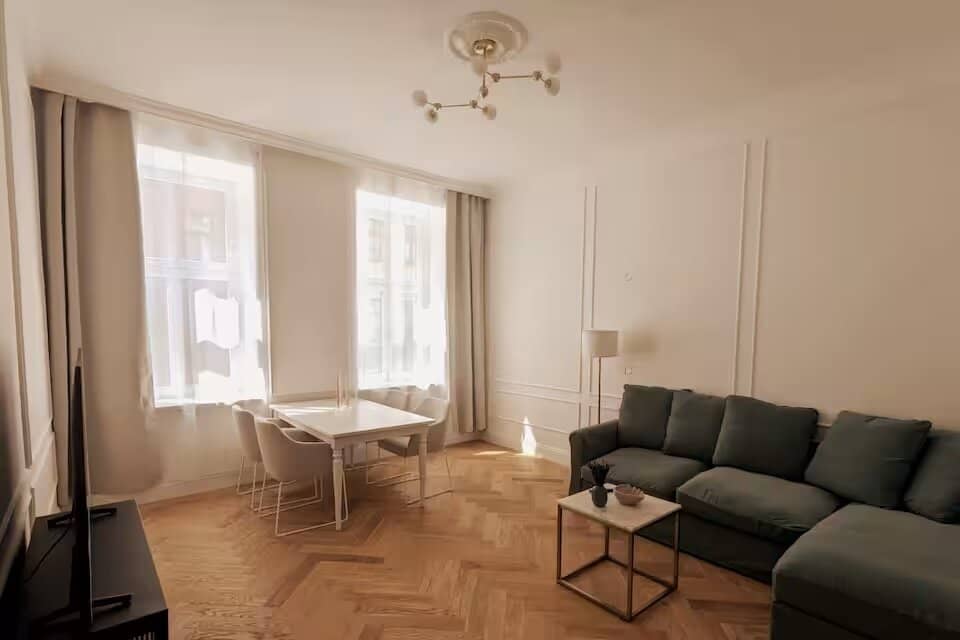 Wunderschön renovierte 2-Zimmer Altbauwohnung vollmöbliert | Cottageviertel