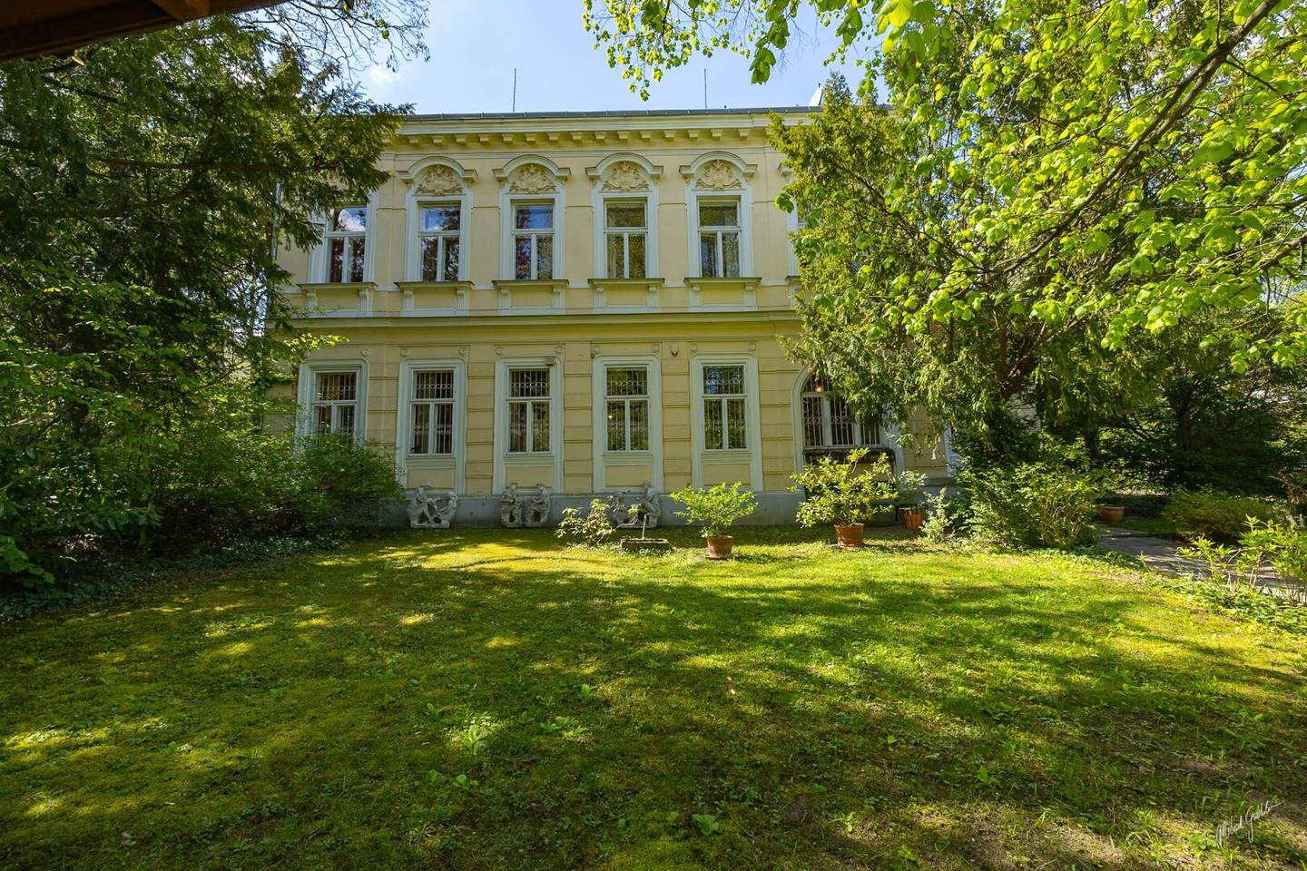 Stilvolle Residenz in Bestlage in Ober St. Veit  mit 1.856 m² Grund