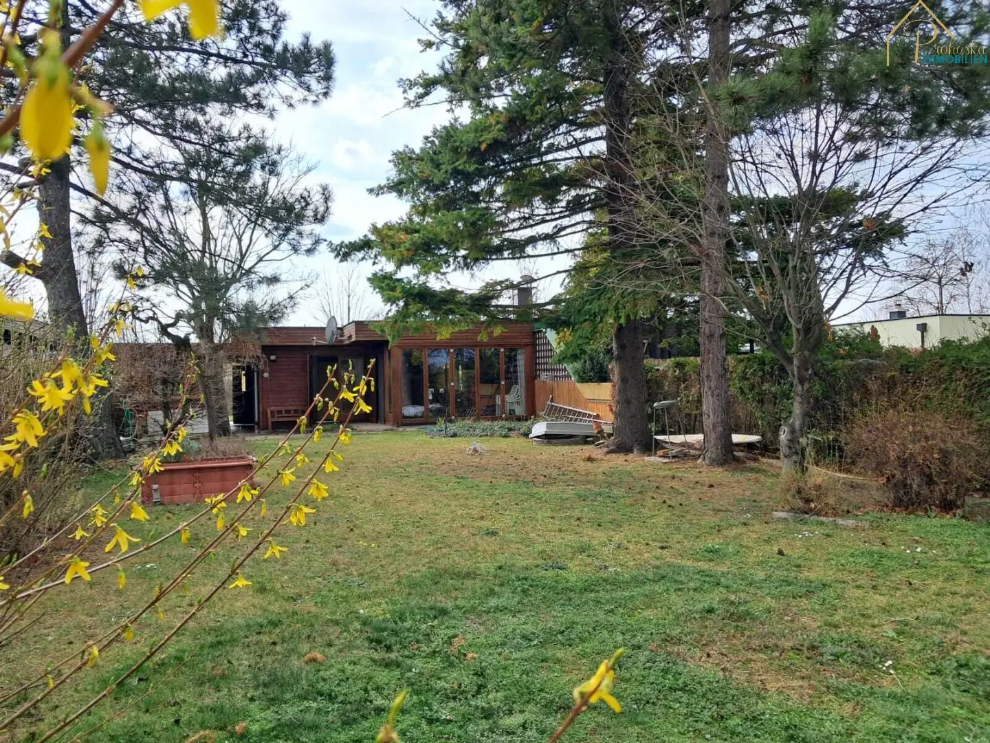 BUNGALOW AM SEE IN DIREKTER 1.REIHE - UFERPARZELLE