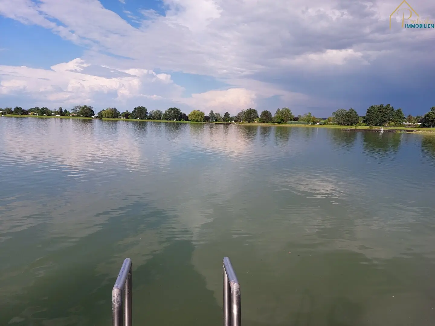BUNGALOW AM SEE IN DIREKTER 1.REIHE - UFERPARZELLE