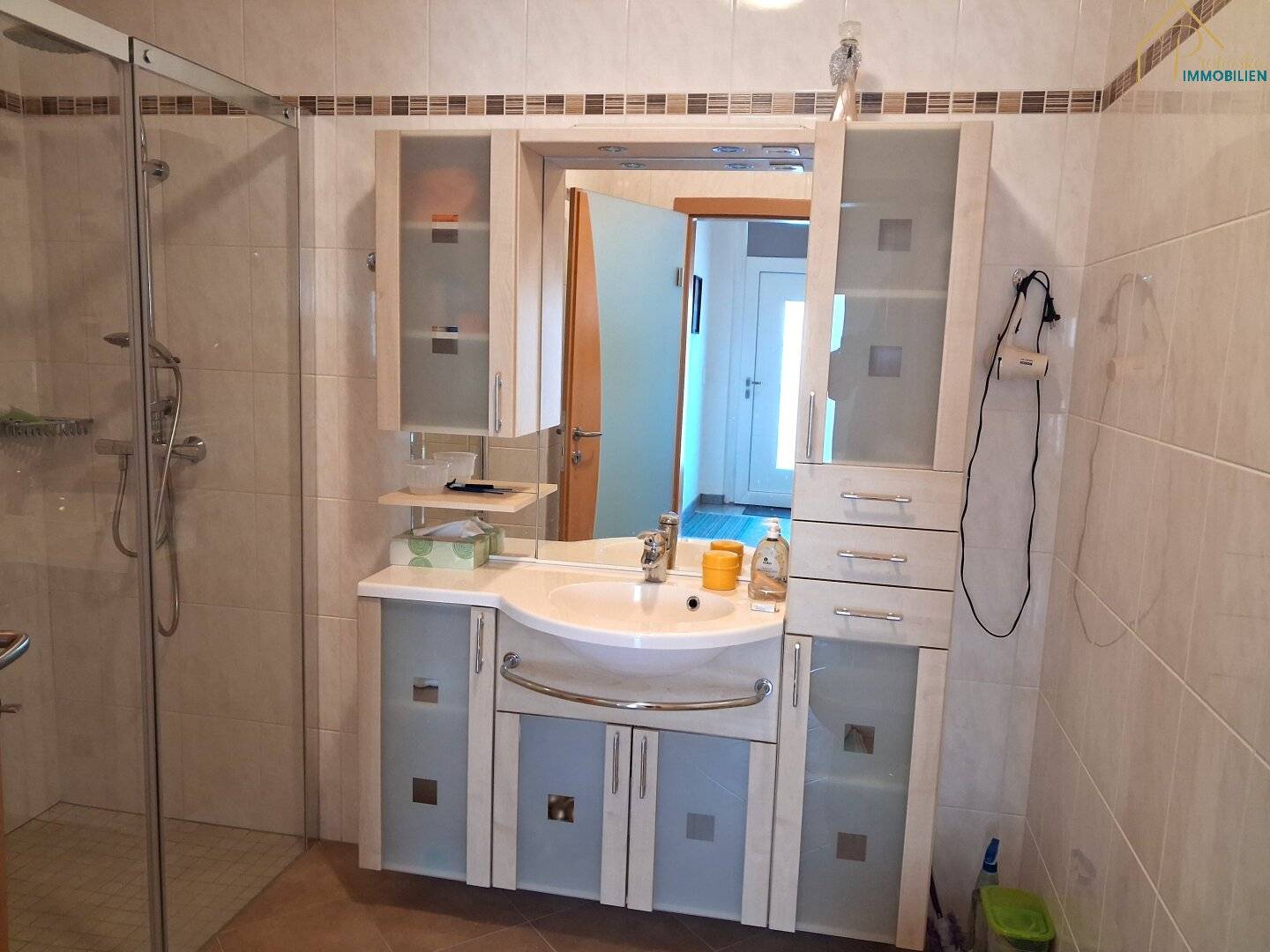 FAMILIENHAUS mit 5 Zimmer - 2 separate Eingänge