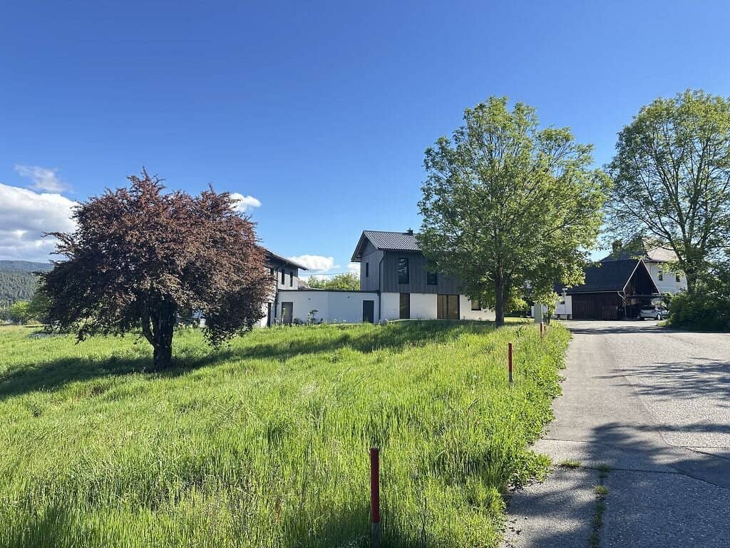 DOPPELHAUSHÄLFTE MIT GARTEN IN IDYLLISCHER RUHELAGE