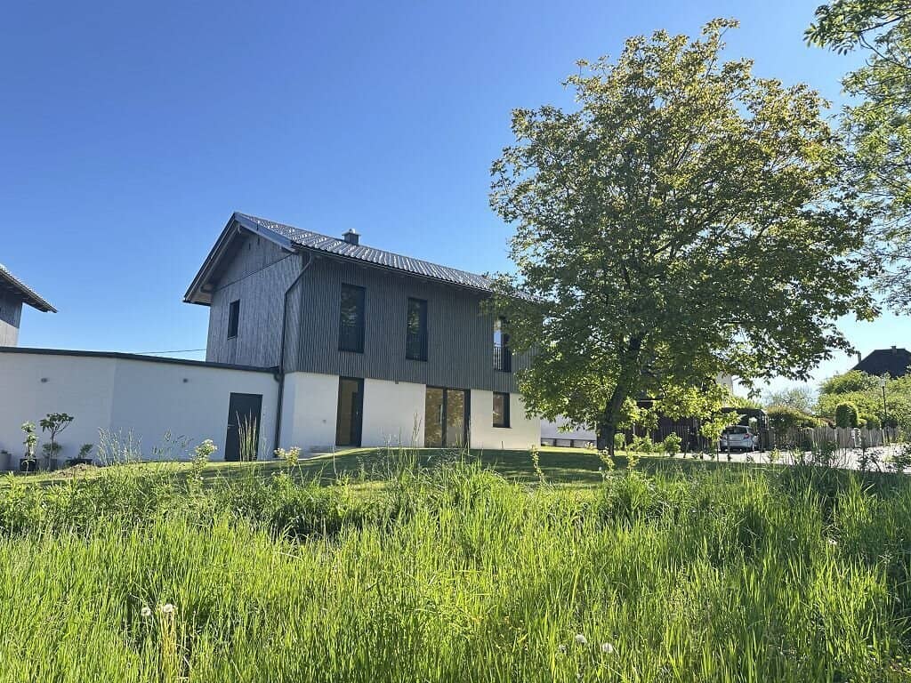 DOPPELHAUSHÄLFTE MIT GARTEN IN IDYLLISCHER RUHELAGE