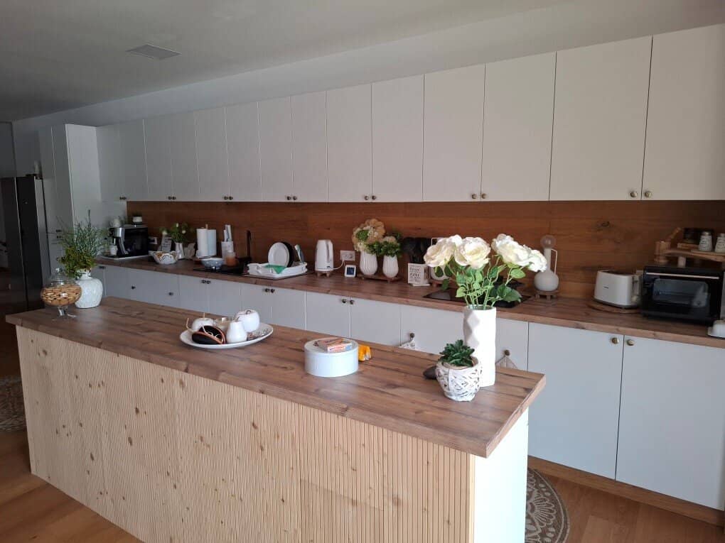 Preissenkung: Teilrenoviertes Mehrparteienhaus mit 4 Wohnungen und 4 Garagen in Leoben zu kaufen !