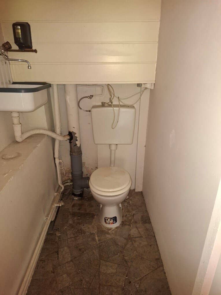 Großes, renovierungsbedürftiges Geschäftslokal mit Toilette im Zentrum von Bruck/Mur zu kaufen !