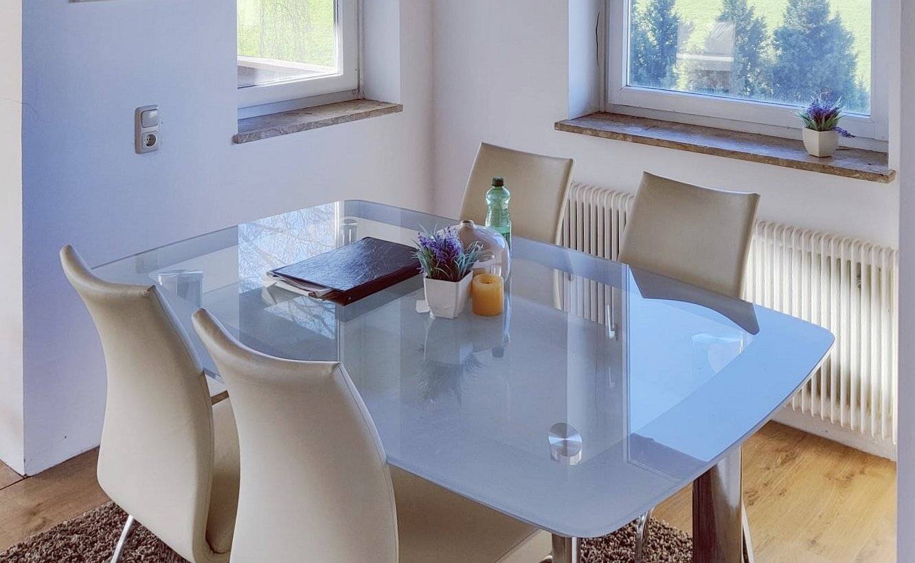 Eine sehr schöne 4 Zimmer-Wohnung mit Balkon im 1. Stock, in Gmunden, in ruhiger Lage.