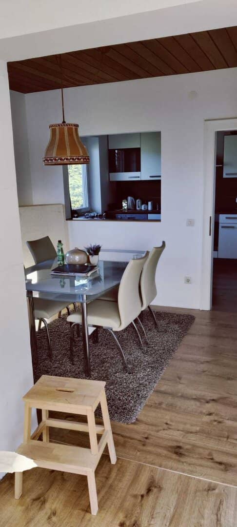 Eine sehr schöne 4 Zimmer-Wohnung mit Balkon im 1. Stock, in Gmunden, in ruhiger Lage.