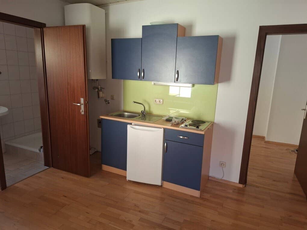 Renovierungsbedürftige 2-Zimmer-Wohnung mit Küchenblock im 1. Obergeschoß im Zentrum von Bruck/Mur zu kaufen !