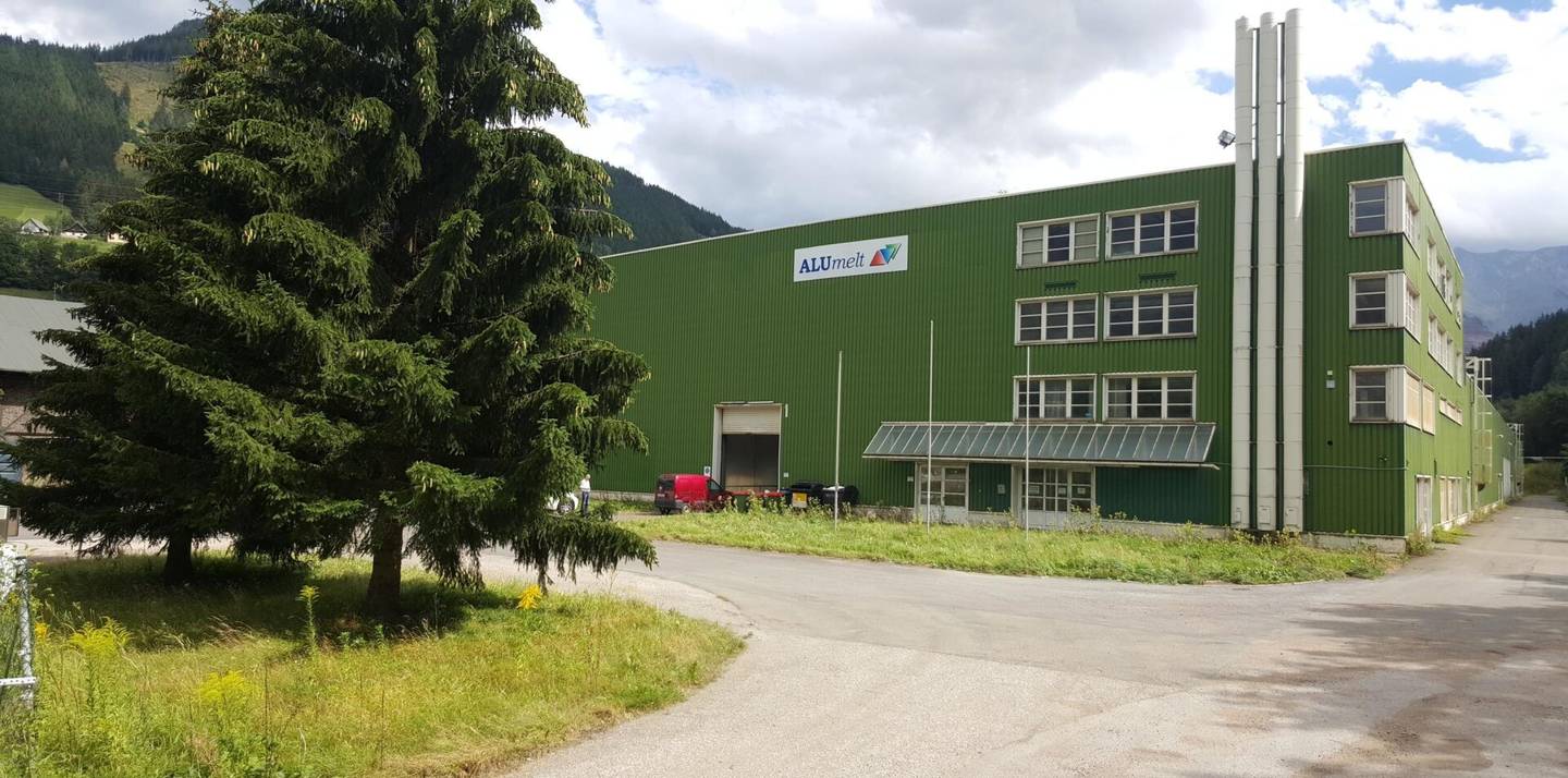 Produktions oder Lagerhalle mit Bürotrakt zu vermieten !