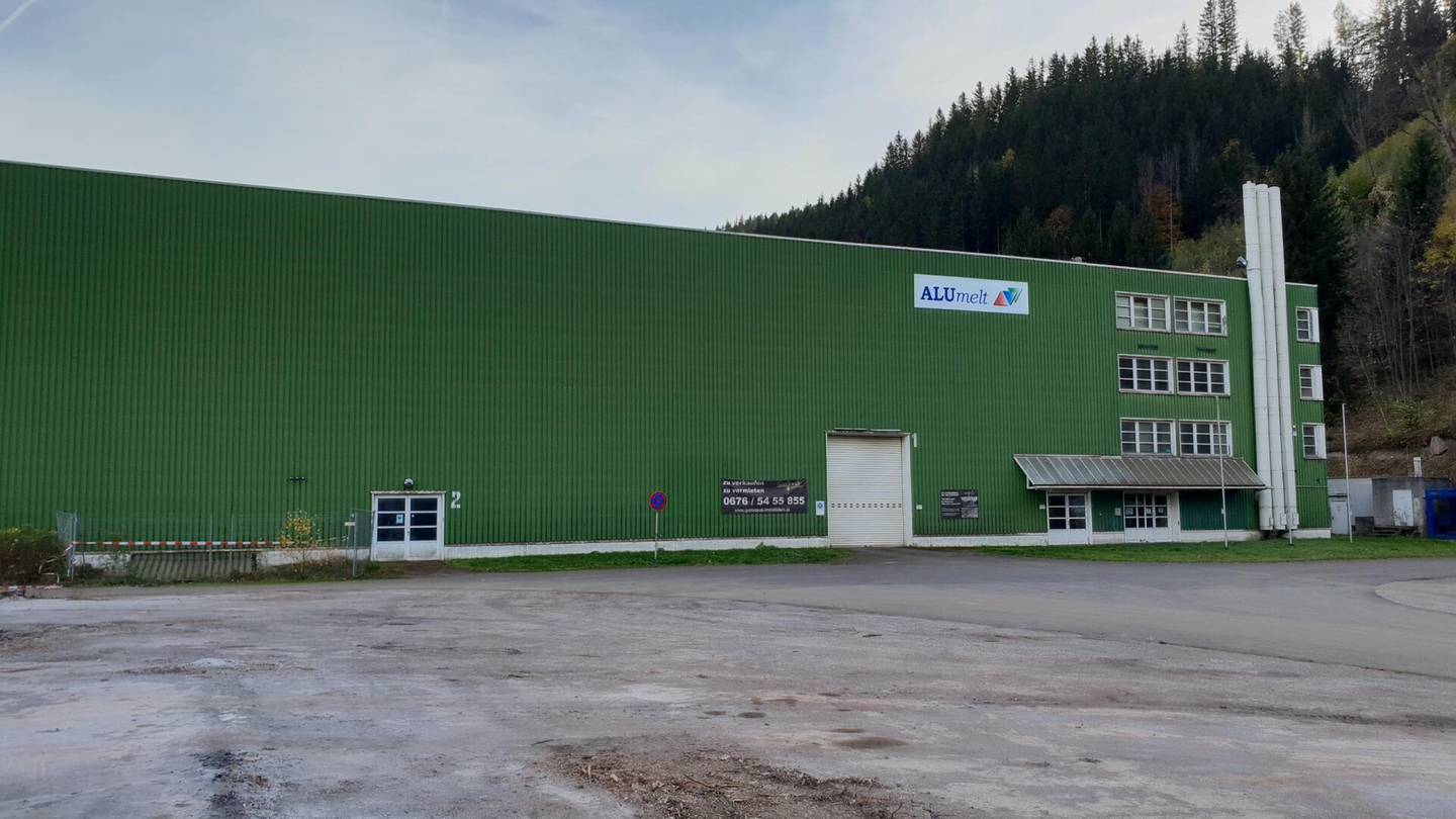 Produktions oder Lagerhalle mit Bürotrakt zu vermieten !