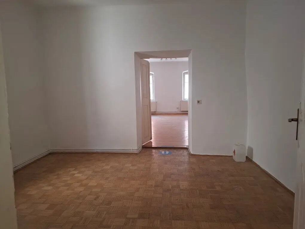 Zentrumsnahe 3-Zimmer-Altbauwohnung mit Küchenblock im 1. Obergeschoß in Bruck/Mur zu kaufen !