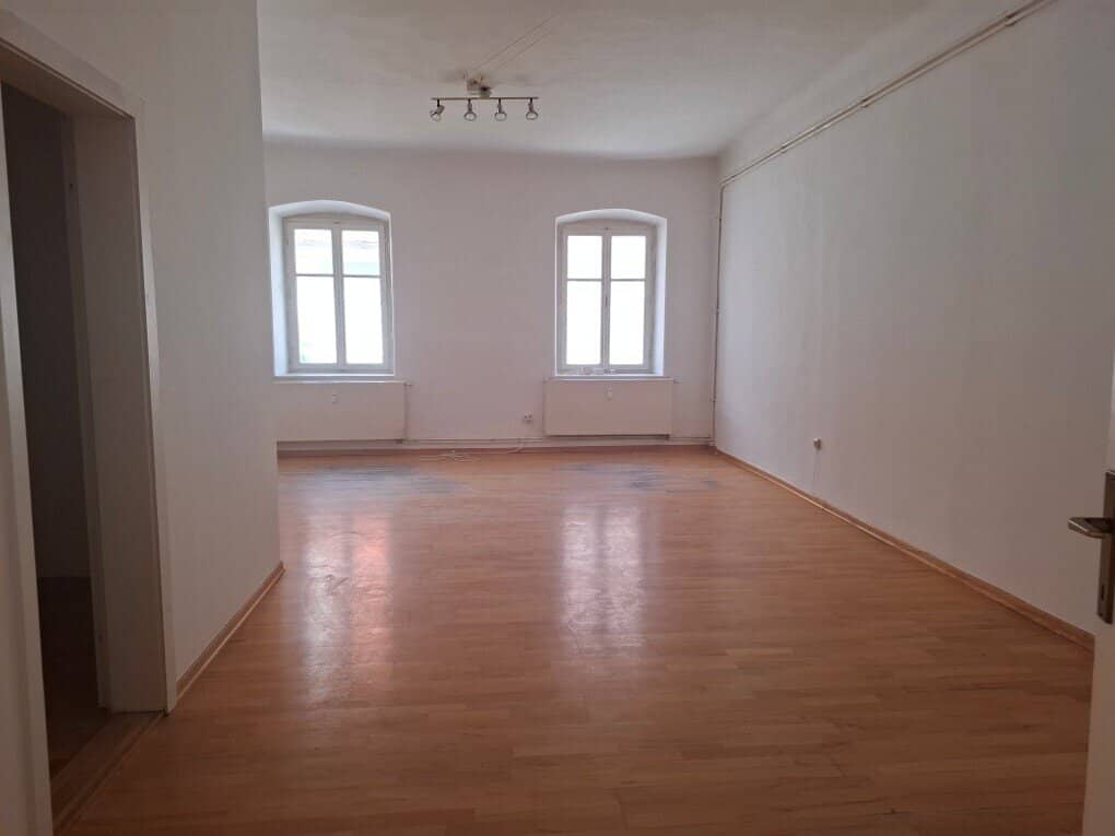 Zentrumsnahe 3-Zimmer-Altbauwohnung mit Küchenblock im 1. Obergeschoß in Bruck/Mur zu kaufen !