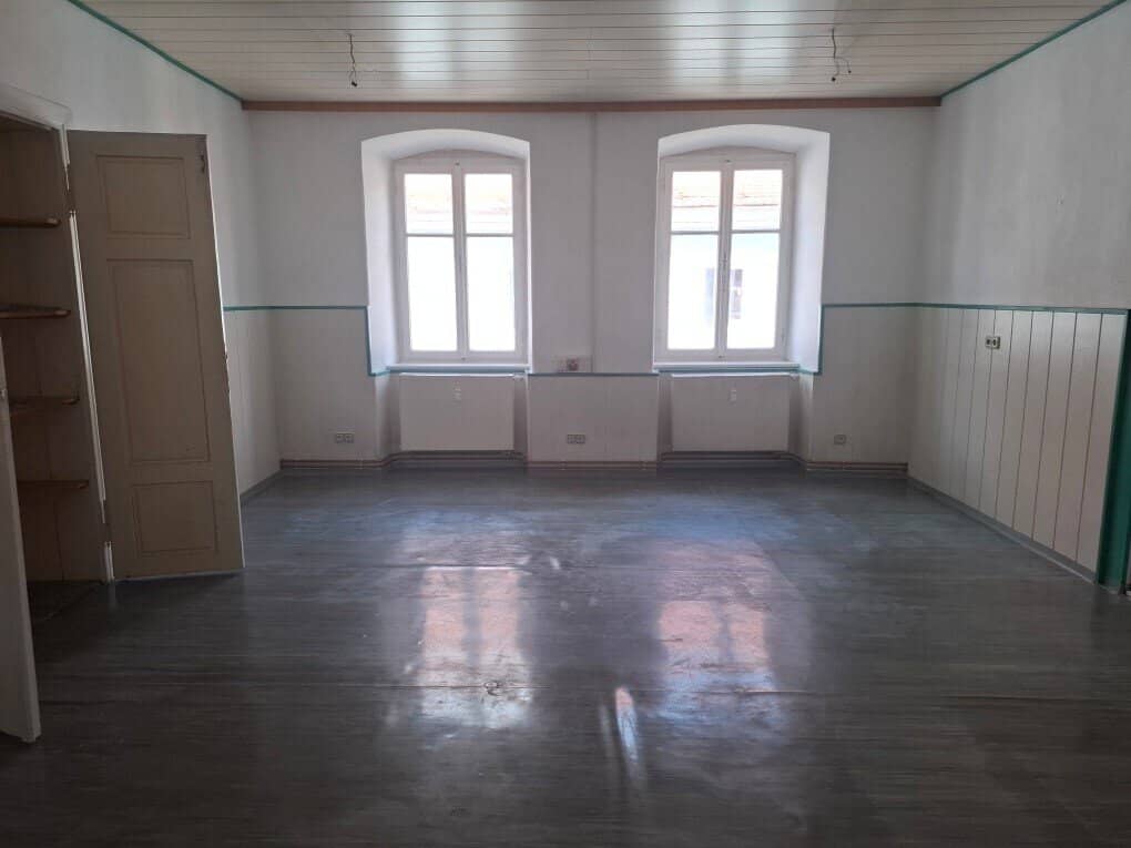 Zentrumsnahe 3-Zimmer-Altbauwohnung mit Küchenblock im 1. Obergeschoß in Bruck/Mur zu kaufen !