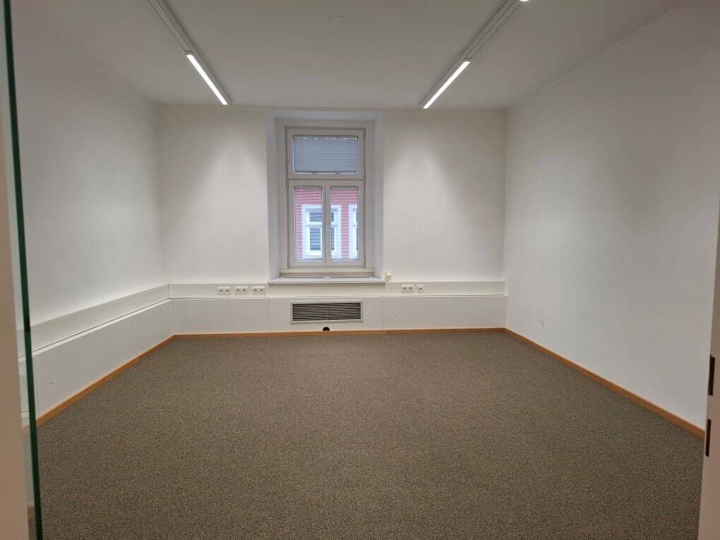 Renovierte Büroräume oder Praxisräume im 1. Obergeschoß im Zentrum von Bruck/Mur zu mieten !