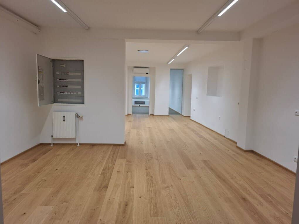 Renovierte Büroräume oder Praxisräume im 1. Obergeschoß im Zentrum von Bruck/Mur zu mieten !