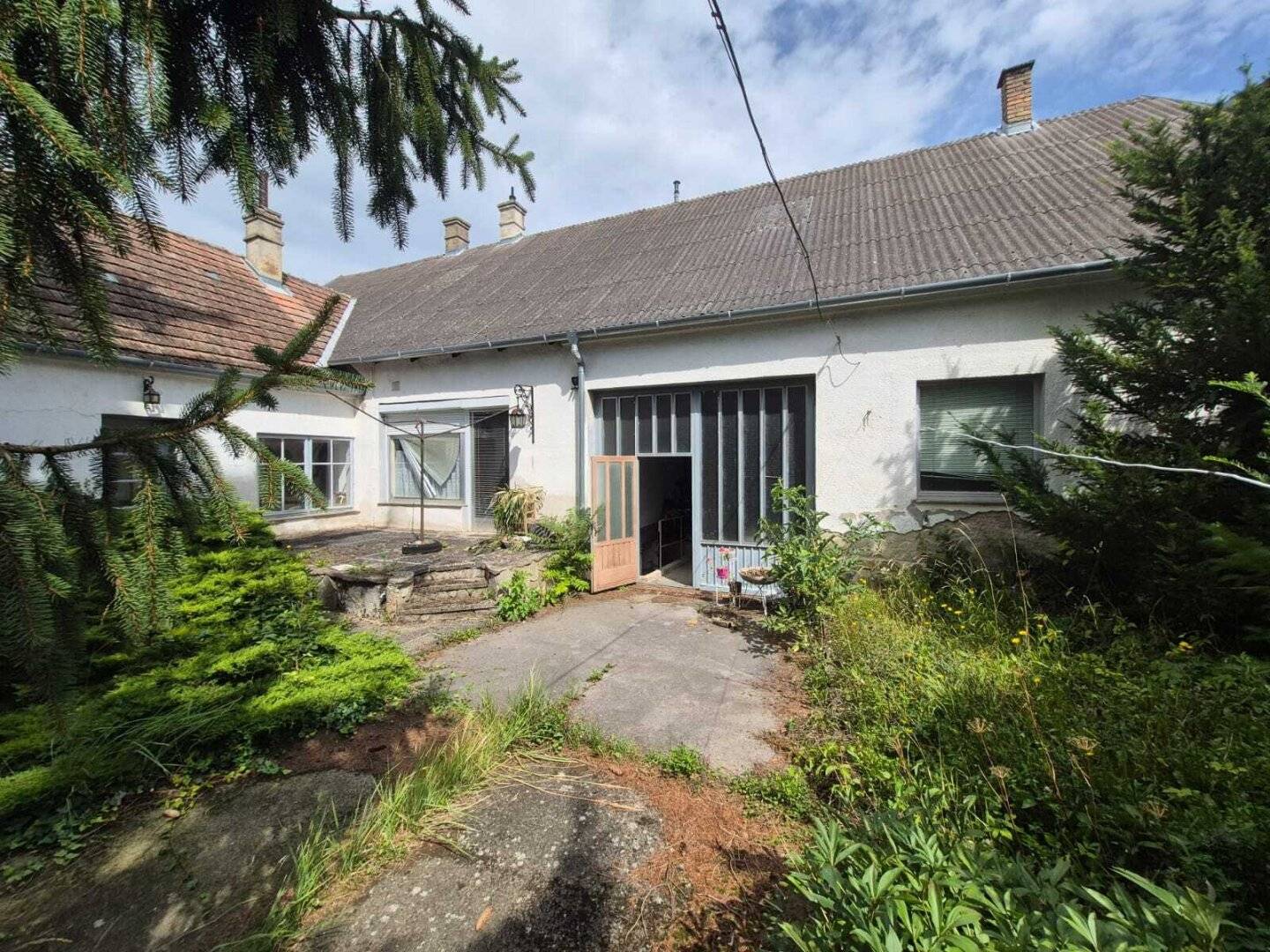 Traumgrundstück 2530 m²- Haus mit Waldrandlage &amp; Vermietungsoption – 300 m² Fläche in Ladendorf!"