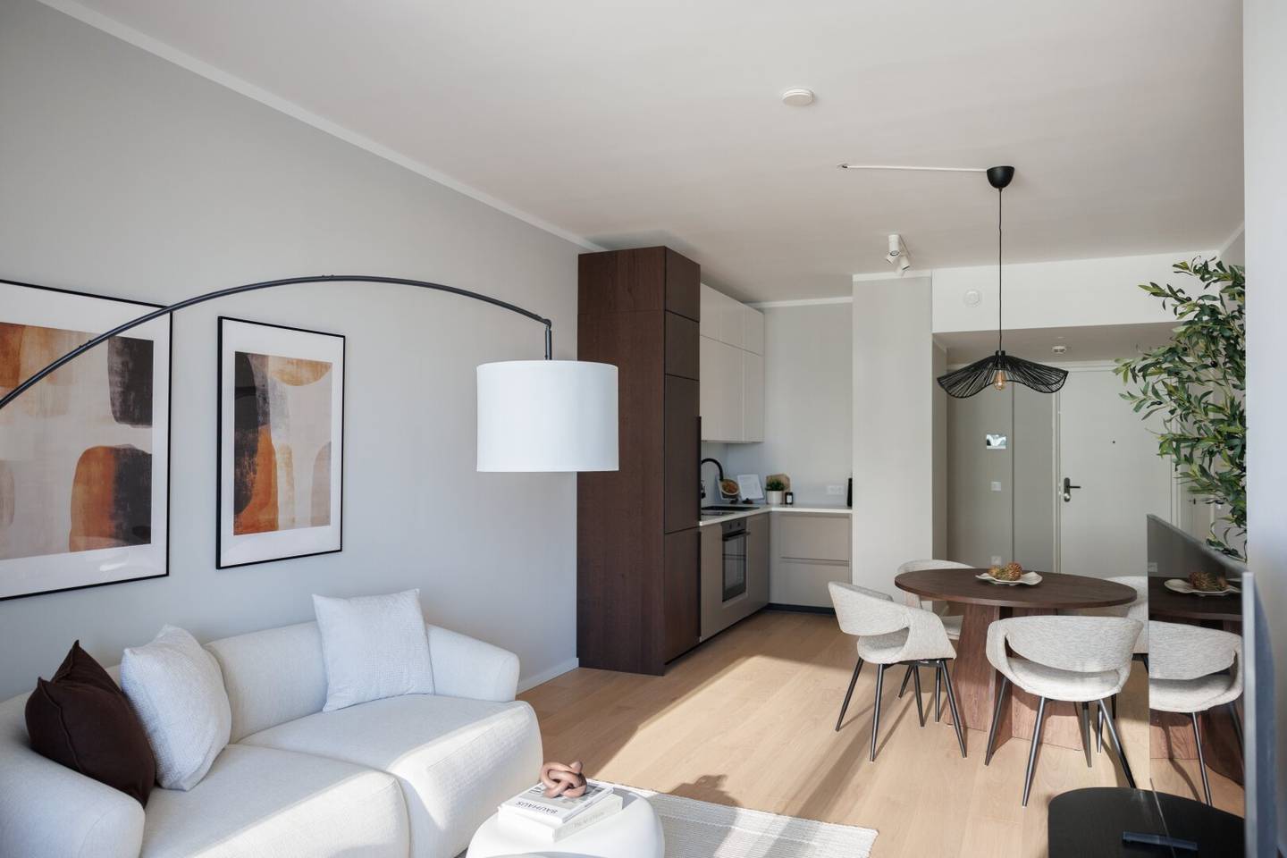 Möbliertes Skyline Apartment - Balkon, Donaublick und Wellness