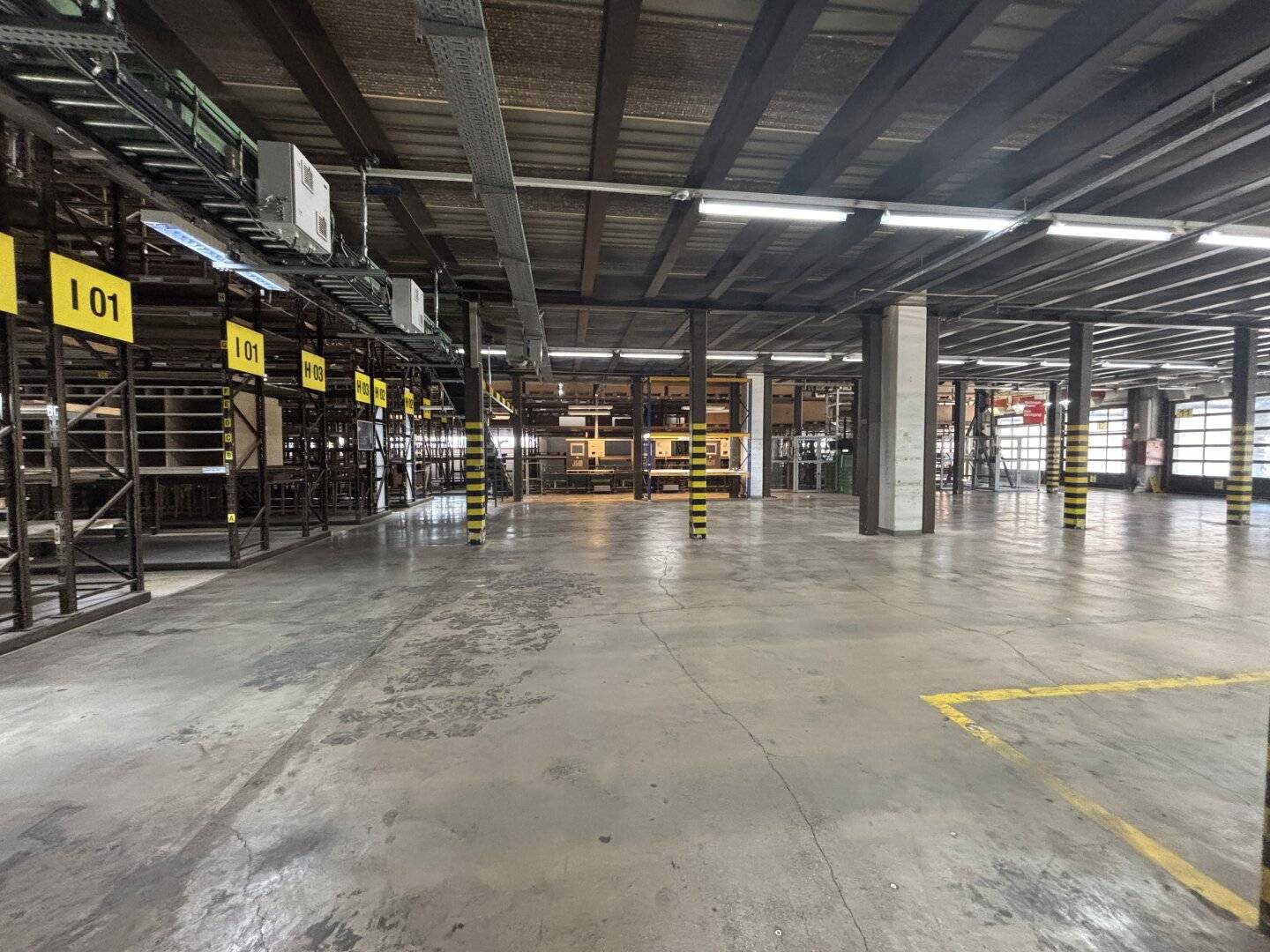 Industrie- & Produktionshalle | beheizt | 10 LKW-Rampen | mit Büro