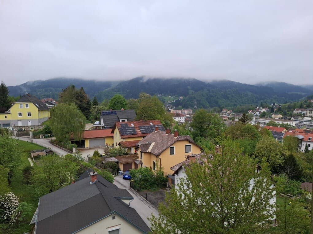 Möblierte 3-Zimmer-Wohnung mit Loggia und Carport in Mürzzuschlag zu mieten !