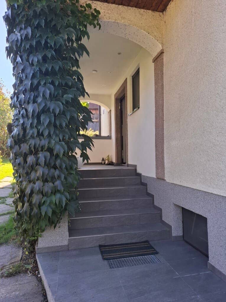 Renovierte Erdgeschoß-Wohnung in einem Zweifamilienhaus mit Garage und Grund in ruhiger Lage in Langenwang im Mürztal zu kaufen !