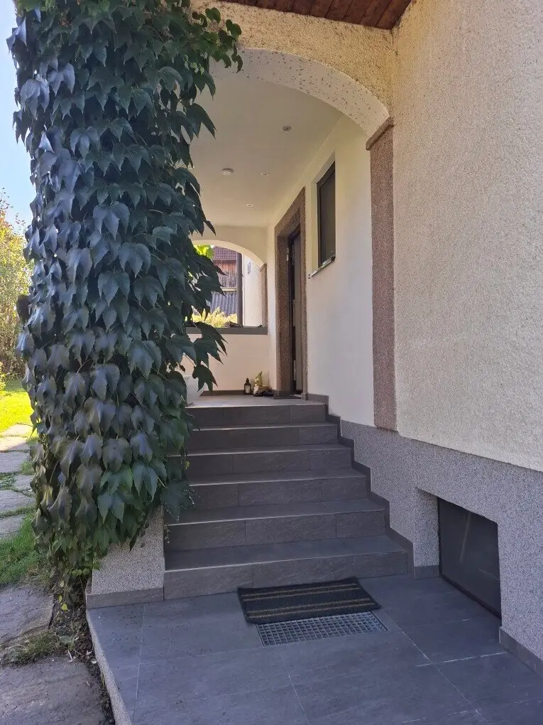 Renovierte Erdgeschoß-Wohnung in einem Zweifamilienhaus mit Garage und Grund in ruhiger Lage in Langenwang im Mürztal zu kaufen !