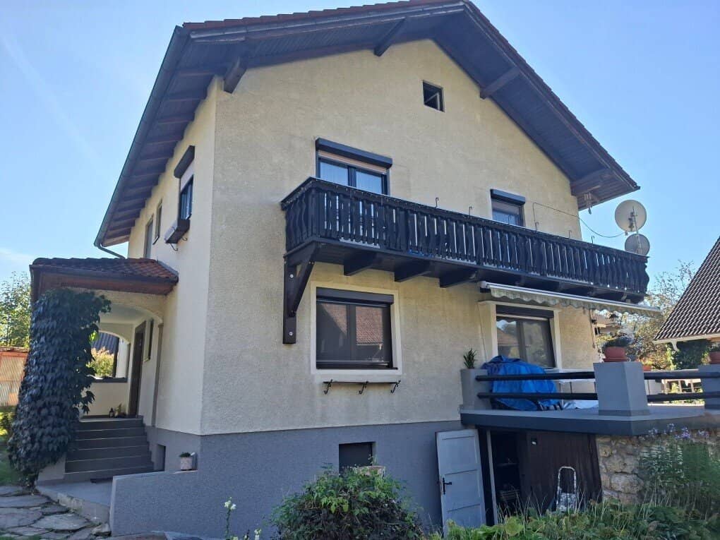 Renovierte Erdgeschoß-Wohnung in einem Zweifamilienhaus mit Garage und Grund in ruhiger Lage in Langenwang im Mürztal zu kaufen !