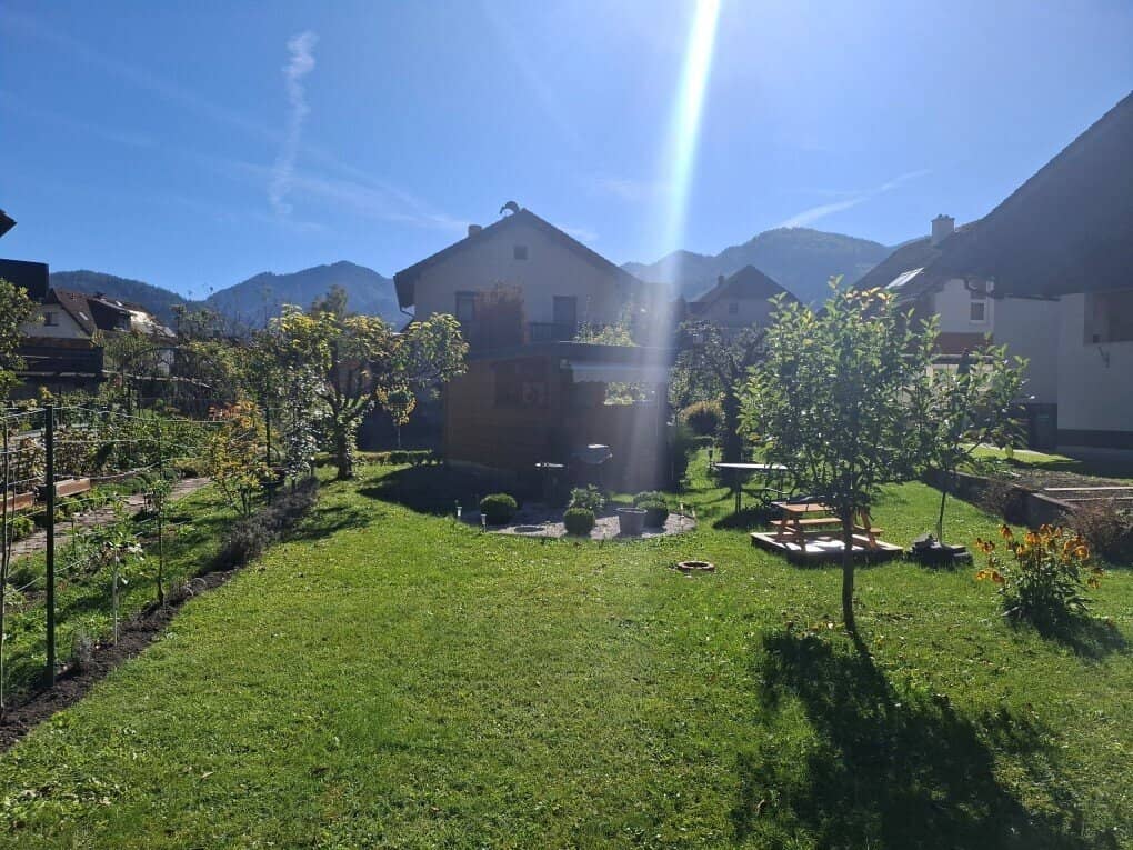 Renovierte Erdgeschoß-Wohnung in einem Zweifamilienhaus mit Garage und Grund in ruhiger Lage in Langenwang im Mürztal zu kaufen !