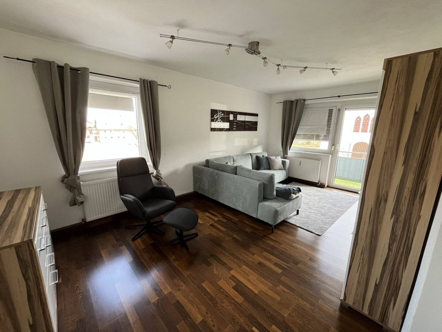 ++ Charmante 2-Zimmer Mietwohnung mit Balkon - voll möbliert! ++