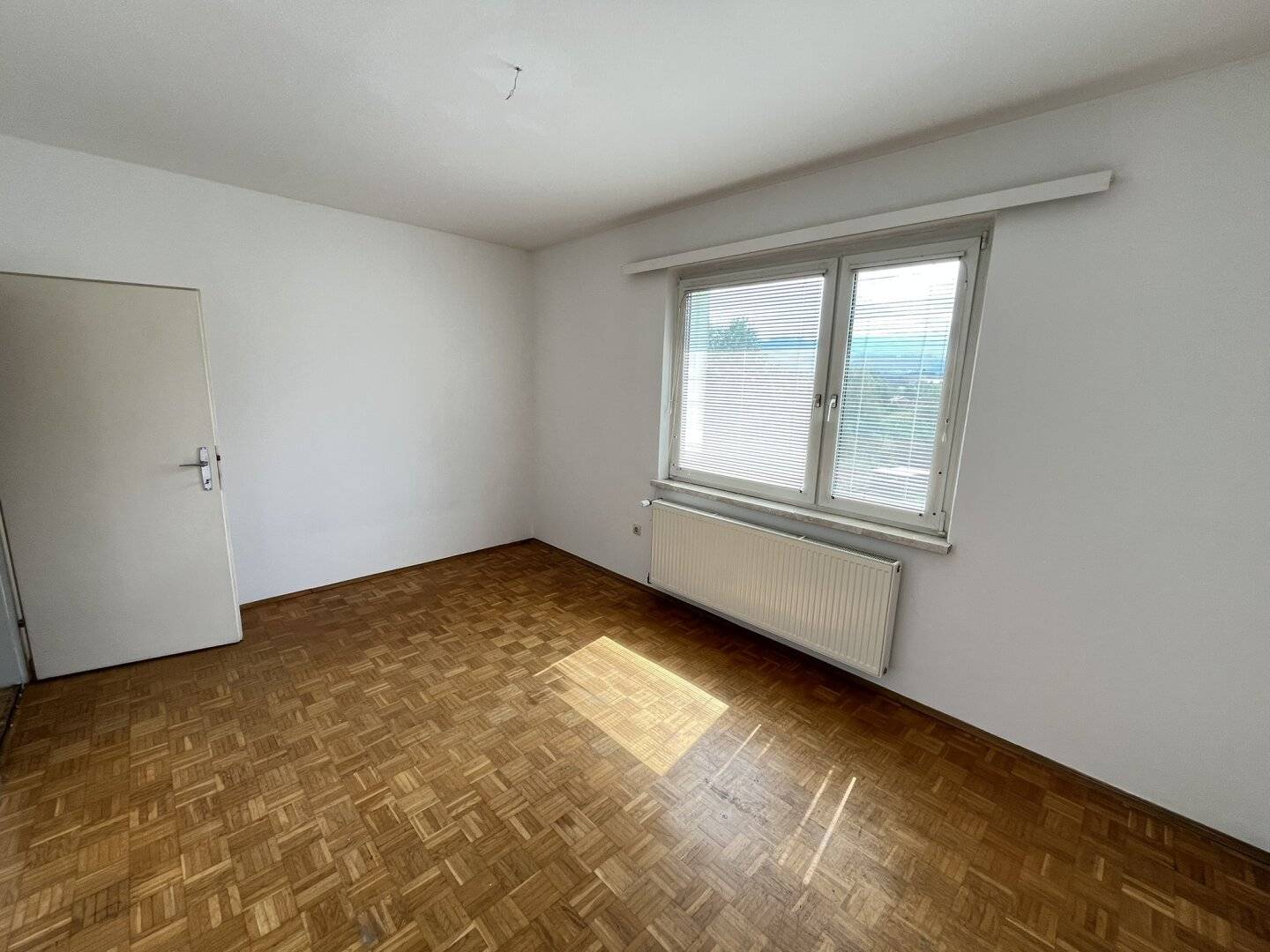 ++ Sehr gut aufgeteilte 4-Zimmer Wohnung mit Balkon und Kellerabteil ++