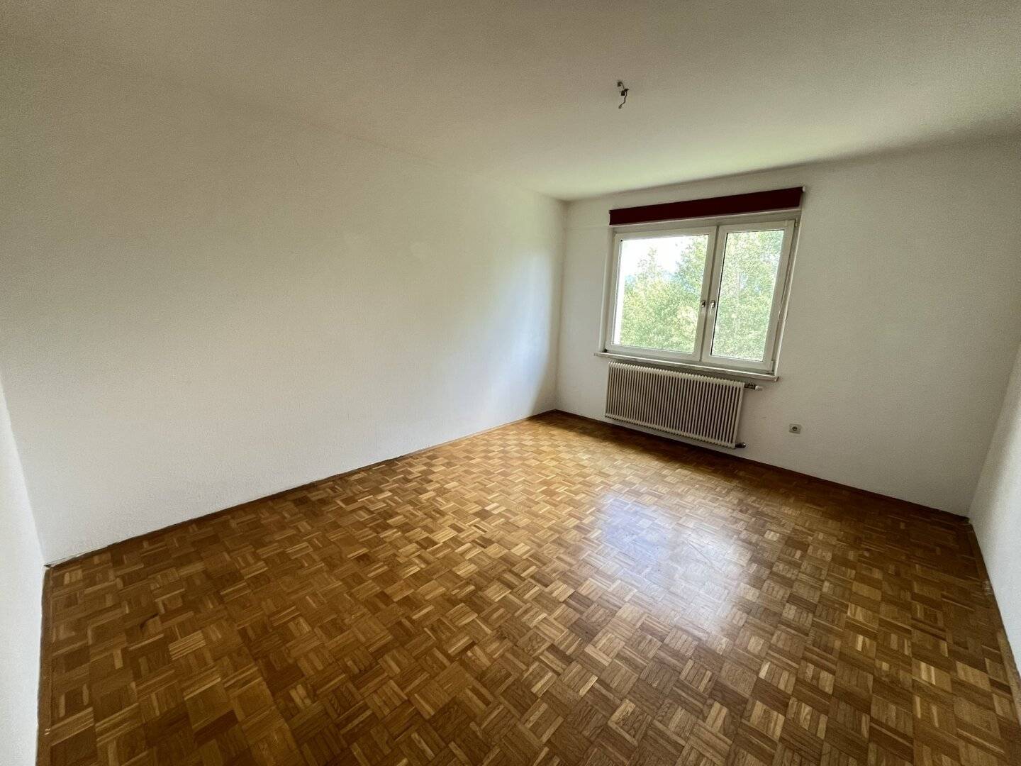 ++ Sehr gut aufgeteilte 4-Zimmer Wohnung mit Balkon und Kellerabteil ++
