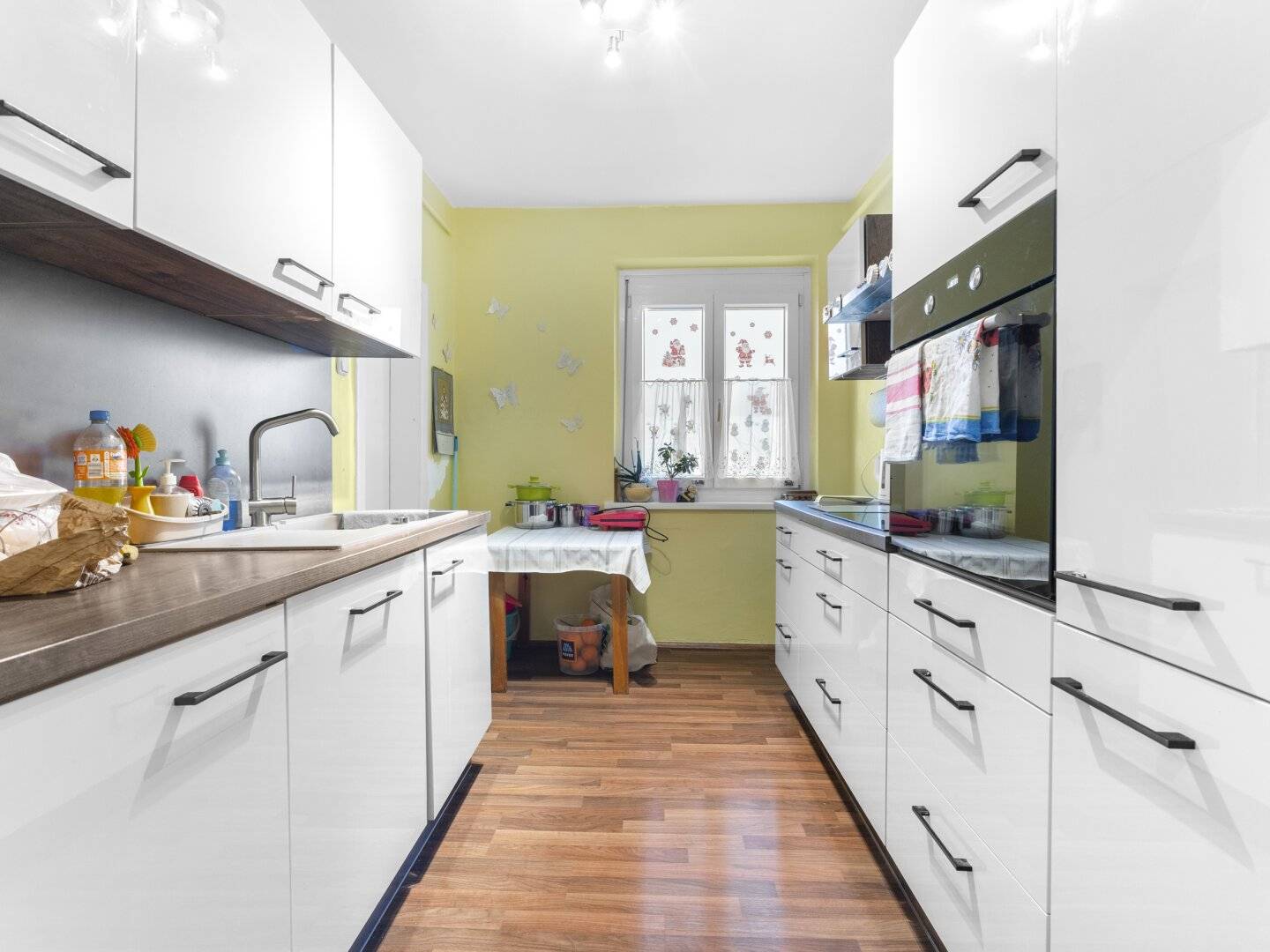 moderne 4-Zimmer Wohnung mit Balkon - WG geeignet