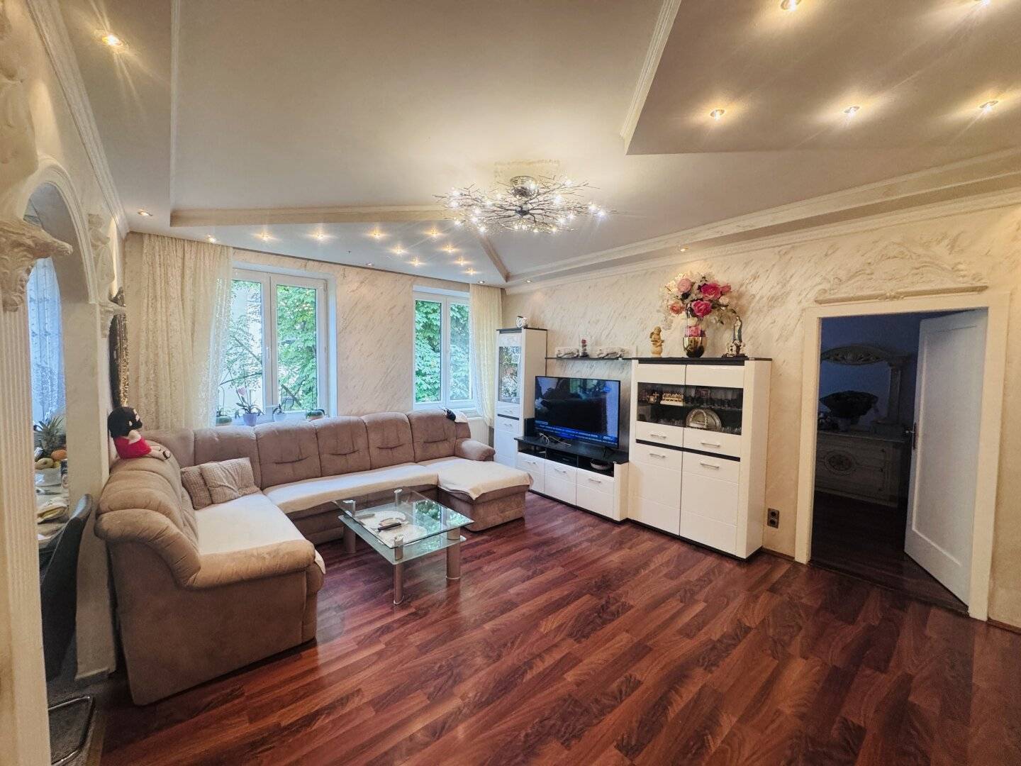 Exclusive 3-room new build apartment with loggia in prime location with well thought-out room layout