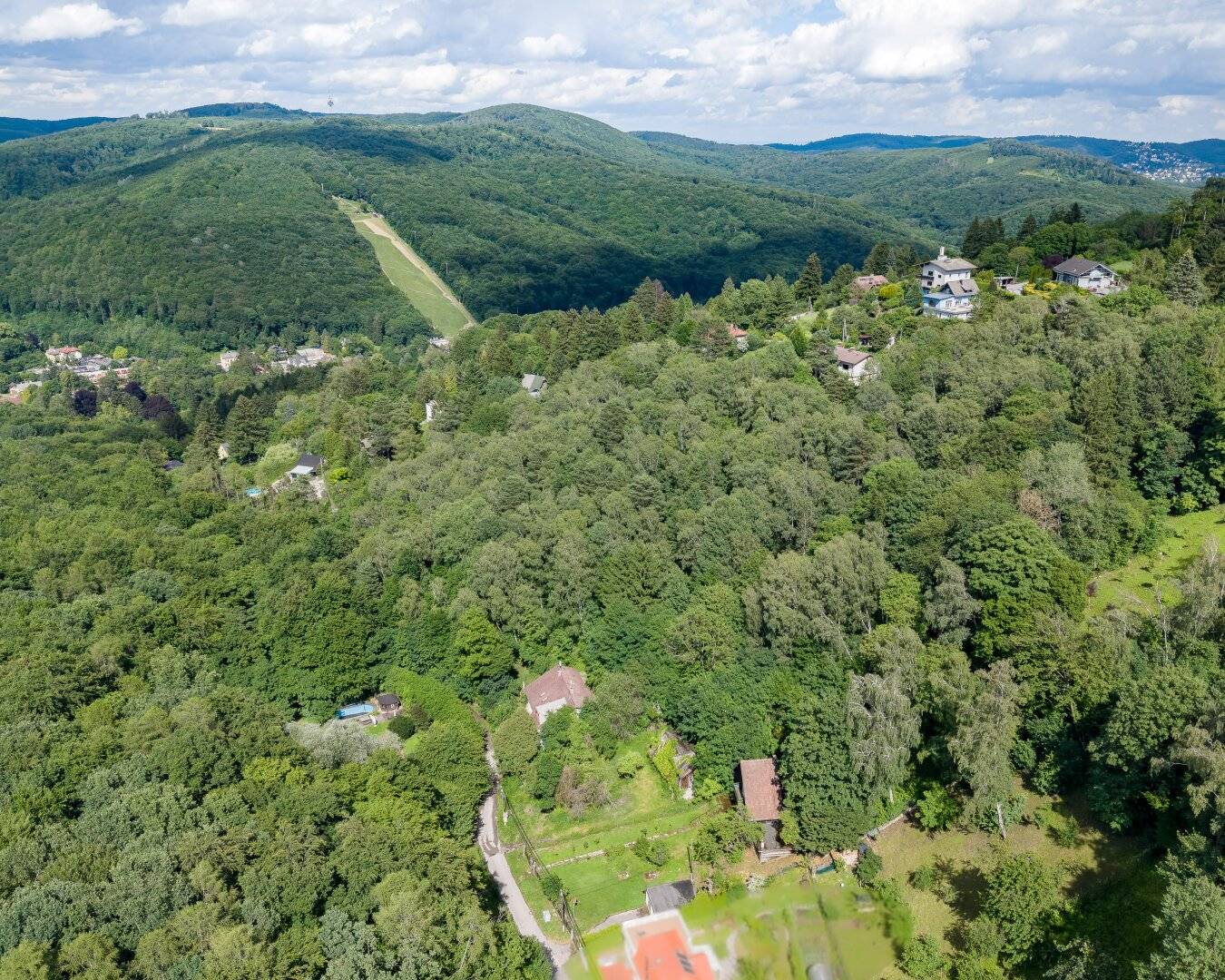Traumhaftes Grundstück mit sanierungsbedürftigem Bestandshaus und Neubaufläche in absoluter Ruhelage