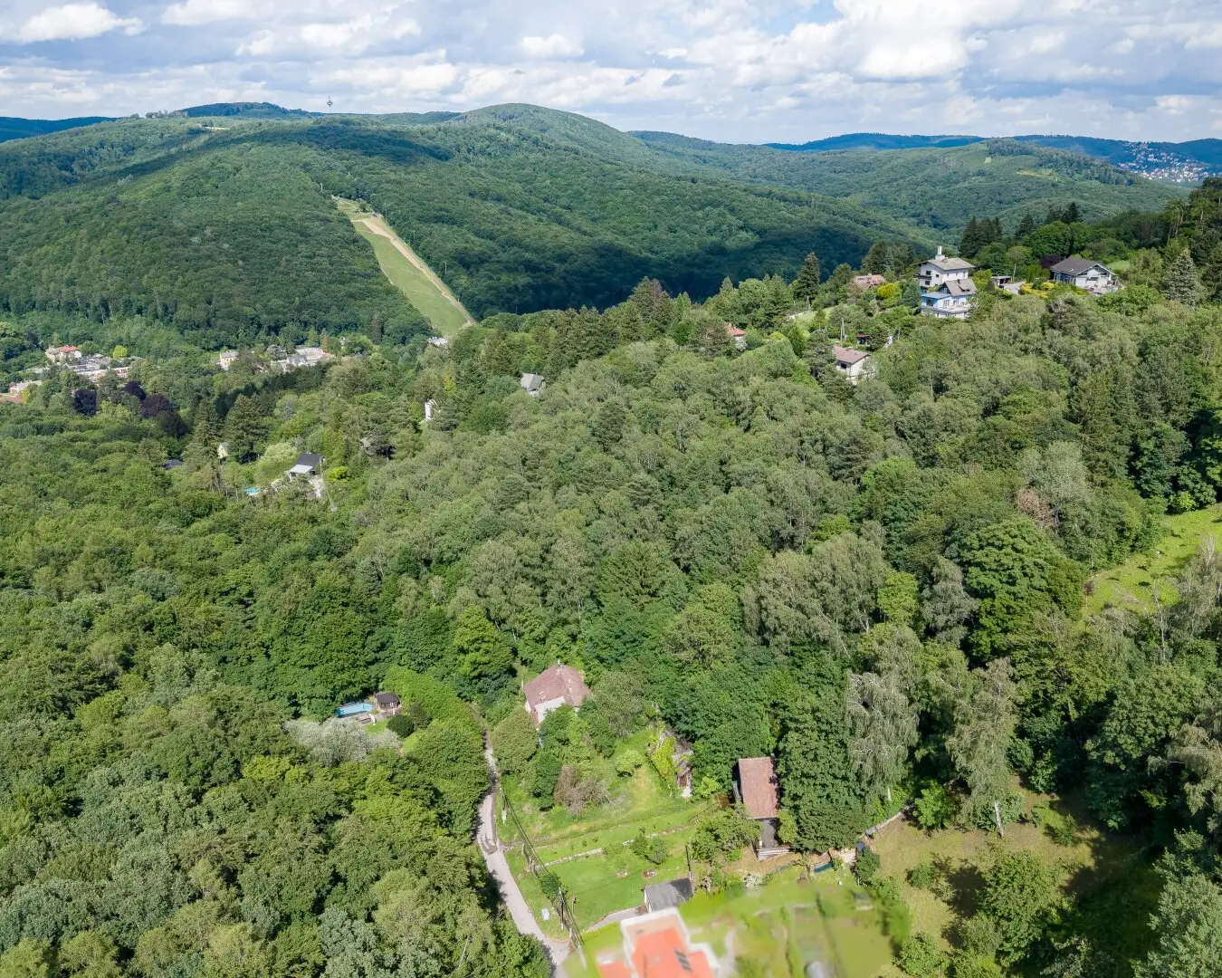 Traumhaftes Grundstück mit sanierungsbedürftigem Bestandshaus und Neubaufläche in absoluter Ruhelage