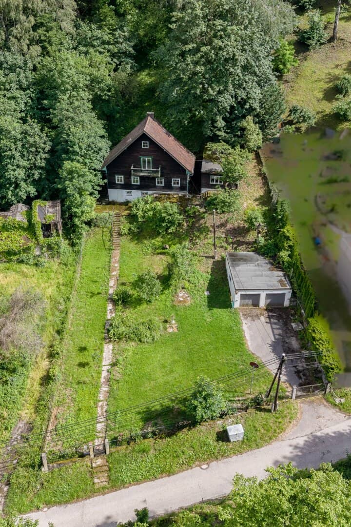 Traumhaftes Grundstück mit sanierungsbedürftigem Bestandshaus und Neubaufläche in absoluter Ruhelage